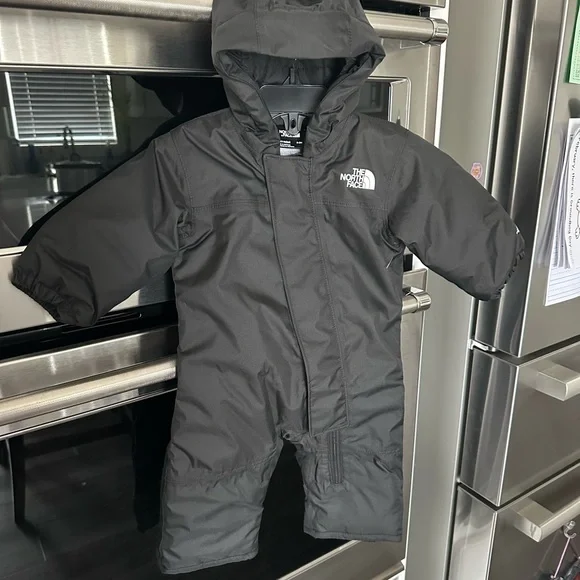 The north face snowsuit - Picture 2 of 7